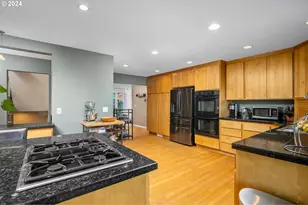 1060 Upper Devon Ln, Lake Oswego, OR 97034 - Photo 18