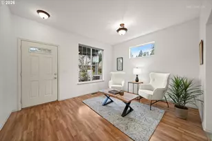 910 NE 4th Ave, Hillsboro, OR 97124 - Photo 6