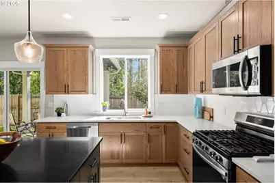 3226 E Province Ct, Newberg, OR 97132 - Photo 8