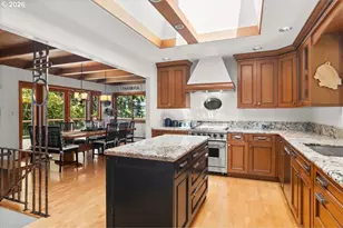 1530 SW Mitchell Ln, Portland, OR 97239 - Photo 12