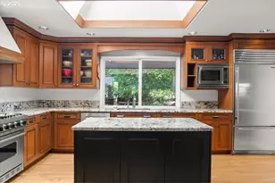 1530 SW Mitchell Ln, Portland, OR 97239 - Photo 10