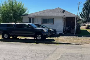 776 E Fourth Ave, Sutherlin, OR 97479 - Photo 2