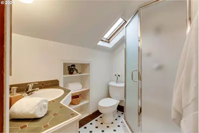 4444 NE Oregon St, Portland, OR 97213 - Photo 30