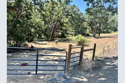 567 Braunda Dr, Roseburg, OR 97471 - Photo 8