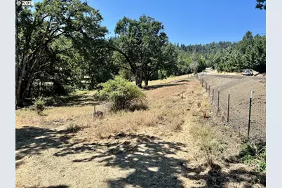 567 Braunda Dr, Roseburg, OR 97471 - Photo 10