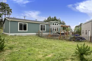 8490 NW Seal Rock St, Seal Rock, OR 97376 - Photo 10