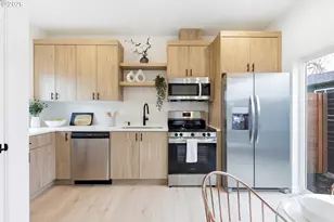 11717 SE Ash St, Portland, OR 97216 - Photo 14