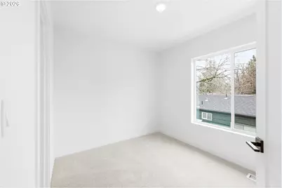 11717 SE Ash St, Portland, OR 97216 - Photo 38