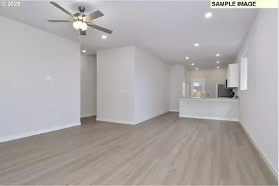 1385 Owl Ave, Woodburn, OR 97071 - Photo 4