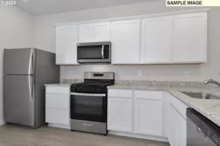 1385 Owl Ave, Woodburn, OR 97071 - Photo 6