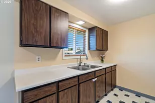 702 Ash Ave, Tillamook, OR 97141 - Photo 12