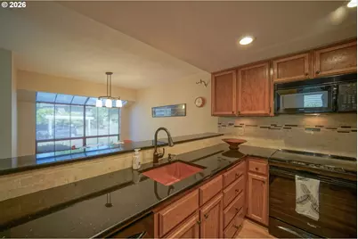 1986 Lake Isle Dr, Eugene, OR 97401 - Photo 22