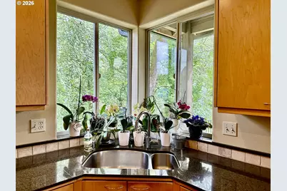 11450 SW Capitol Hwy, Portland, OR 97219 - Photo 10