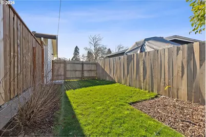 11821 NE Siskiyou St, Portland, OR 97220 - Photo 28