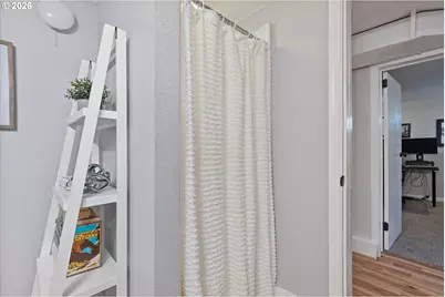 11821 NE Siskiyou St, Portland, OR 97220 - Photo 16