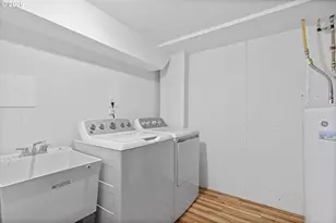 11821 NE Siskiyou St, Portland, OR 97220 - Photo 18