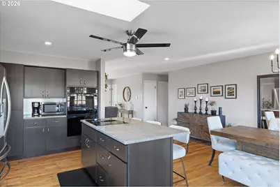 11821 NE Siskiyou St, Portland, OR 97220 - Photo 4