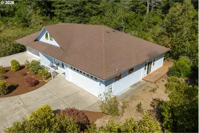 1011 10th St, Florence, OR 97439 - Photo 28