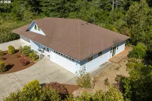 1011 10th St, Florence, OR 97439 - Photo 28
