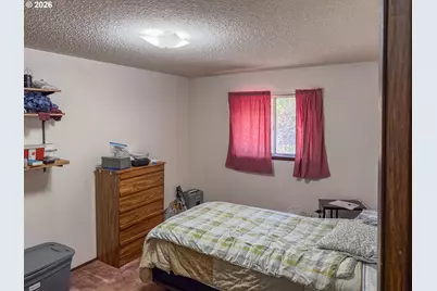 226 Chickering St, Myrtle Creek, OR 97457 - Photo 8