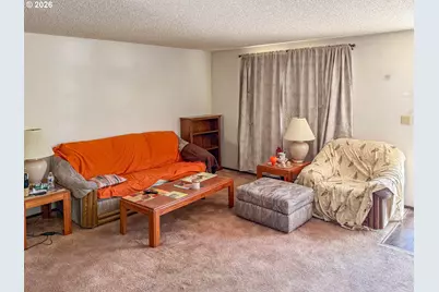 226 Chickering St, Myrtle Creek, OR 97457 - Photo 2