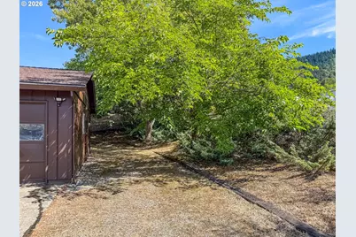 226 Chickering St, Myrtle Creek, OR 97457 - Photo 12