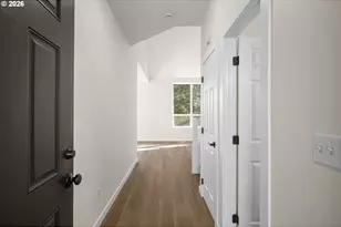 542 SW Sutherland Way, Beaverton, OR 97006 - Photo 4