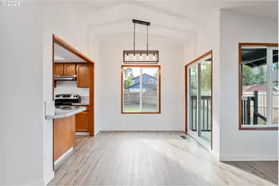 2421 Hickory Ave, Longview, WA 98632 - Photo 8