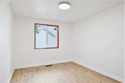 2421 Hickory Ave, Longview, WA 98632 - Photo 16