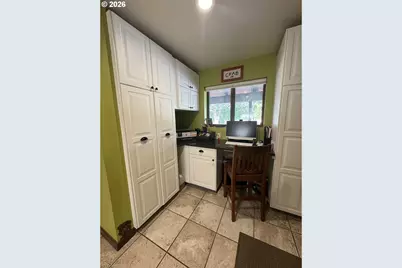 3801 Schull Dr, Hood River, OR 97031 - Photo 6