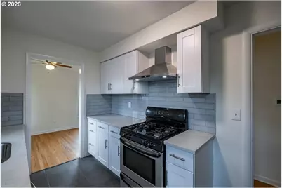 8610 NE Hancock St, Portland, OR 97220 - Photo 14