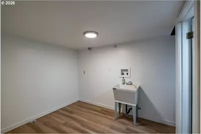 8610 NE Hancock St, Portland, OR 97220 - Photo 32