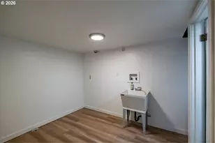 8610 NE Hancock St, Portland, OR 97220 - Photo 32