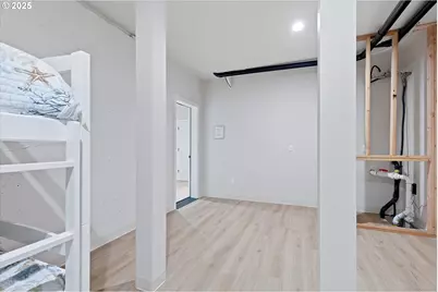 811 SW 13th St, Newport, OR 97365 - Photo 42