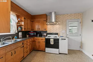 439 W Agee St, Roseburg, OR 97471 - Photo 12