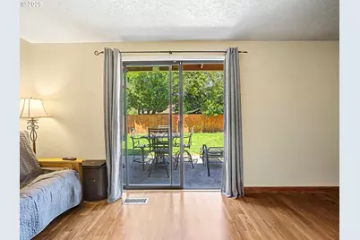 13725 SE Center St, Portland, OR 97236 - Photo 14