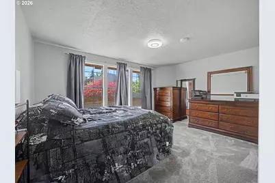 13725 SE Center St, Portland, OR 97236 - Photo 6