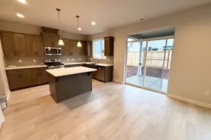 1565 N Young St, Lafayette, OR 97127 - Photo 2