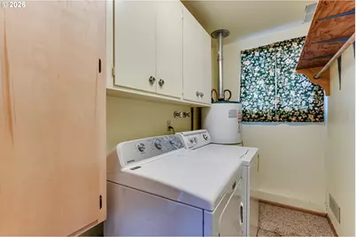 310 E 48th Ave, Eugene, OR 97405 - Photo 14