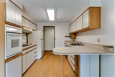310 E 48th Ave, Eugene, OR 97405 - Photo 4