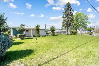 1795 NW 11th St, Hermiston, OR 97838 - Photo 2