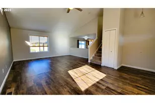 881 Arrow Leaf Pl, Harrisburg, OR 97446 - Photo 2