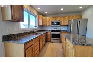 881 Arrow Leaf Pl, Harrisburg, OR 97446 - Photo 6