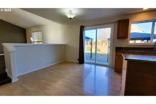 881 Arrow Leaf Pl, Harrisburg, OR 97446 - Photo 4