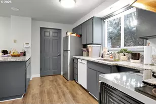 2953 W 15th Ave, Eugene, OR 97402 - Photo 8