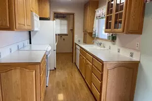 1466 W Fairview Dr, Springfield, OR 97477 - Photo 4
