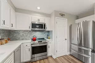 1735 Plateau St NE, Salem, OR 97305 - Photo 14
