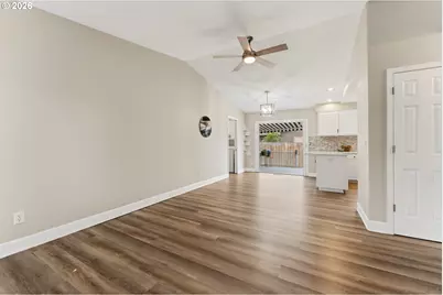 1735 Plateau St NE, Salem, OR 97305 - Photo 6
