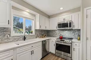 1735 Plateau St NE, Salem, OR 97305 - Photo 10