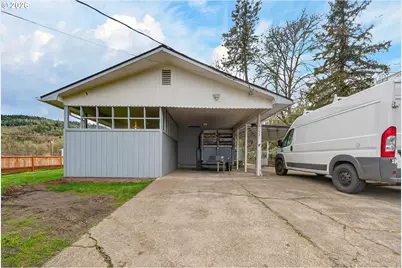 2153 SE Ohio Ave, Roseburg, OR 97470 - Photo 4